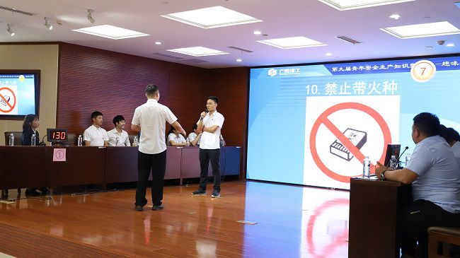 趣味猜詞比賽現(xiàn)場(chǎng)。楊鈺 攝（修圖）.jpg